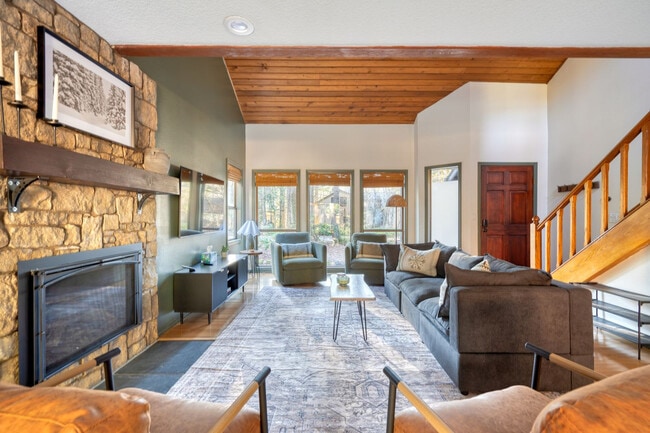 Building Photo - 65377 E Sandy River Ln