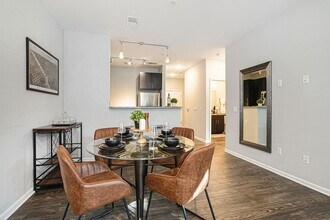 Building Photo - Knapp's Corner  Flats