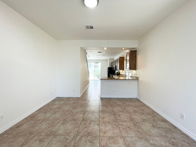 Building Photo - Cul-de-sac, Gated, Communnity pool & spa!