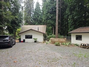Building Photo - 3019 Douglas Rd