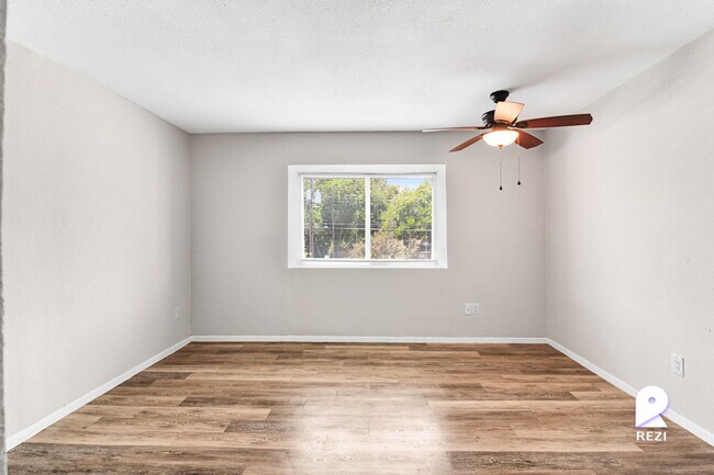 Foto del edificio - 1800 Patton Ln