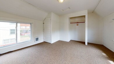Building Photo - 800 13th Ave SE