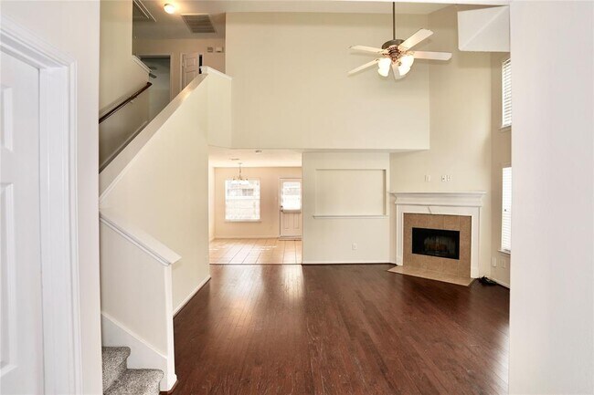 Foto del edificio - 12515 Lakeshore Dr