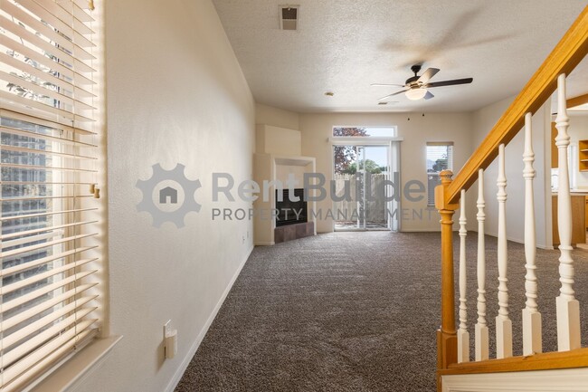 Foto del edificio - MARCH MOVE IN SPECIAL: $500 Off 1 Month's ...