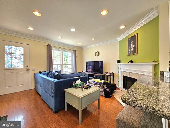 Foto del edificio - 6646 High Valley Ln