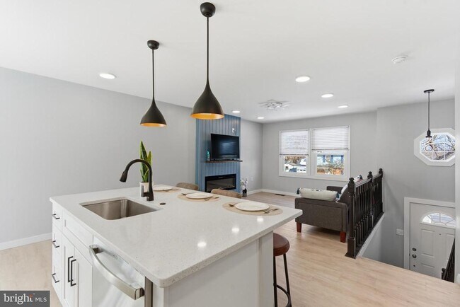 Building Photo - 7872 Bastille Pl