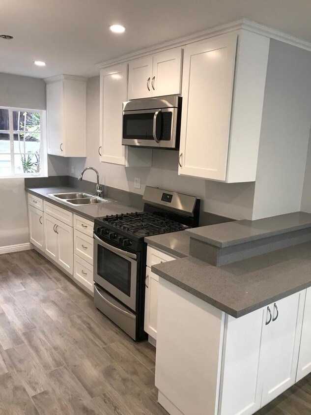 Kitchen - 1116 N Sweetzer Ave
