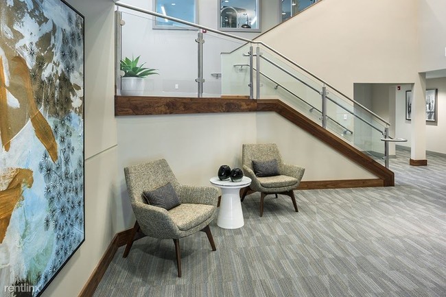 Foto del edificio - 2 br, 2 bath  - 2 Commercial St Unit 208
