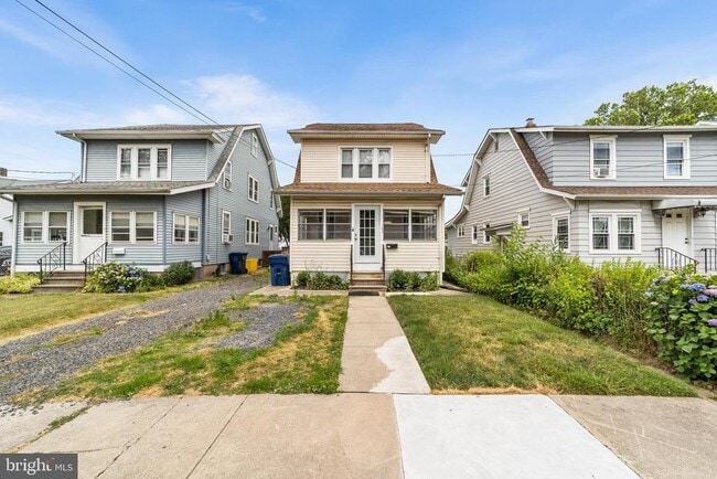 Building Photo - 762 Pilgrim Ave