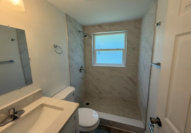 Building Photo - 5904 Kingsview Ln