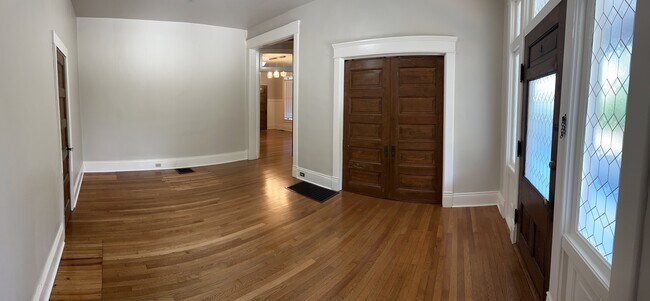 Grand Foyer 13' x 17' - 1212 Brookstown Ave