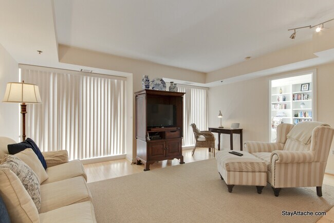 Building Photo - 1275 25th Street NW Apt 806