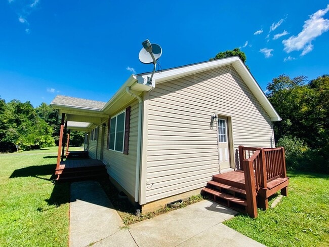 Building Photo - NO HUD - NO SECTION 8
