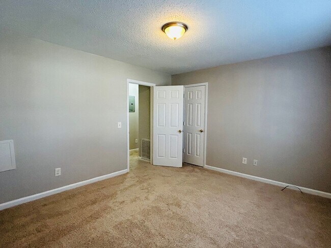 Foto del edificio - 304 Poplar St