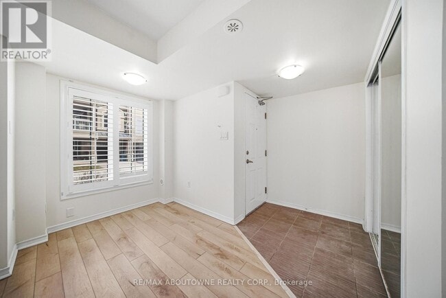 Building Photo - 2441 Greenwich Dr