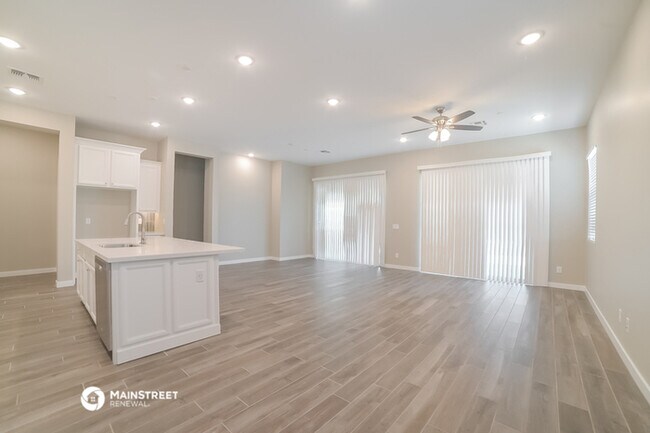 Building Photo - 14033 W Desert Flower Dr
