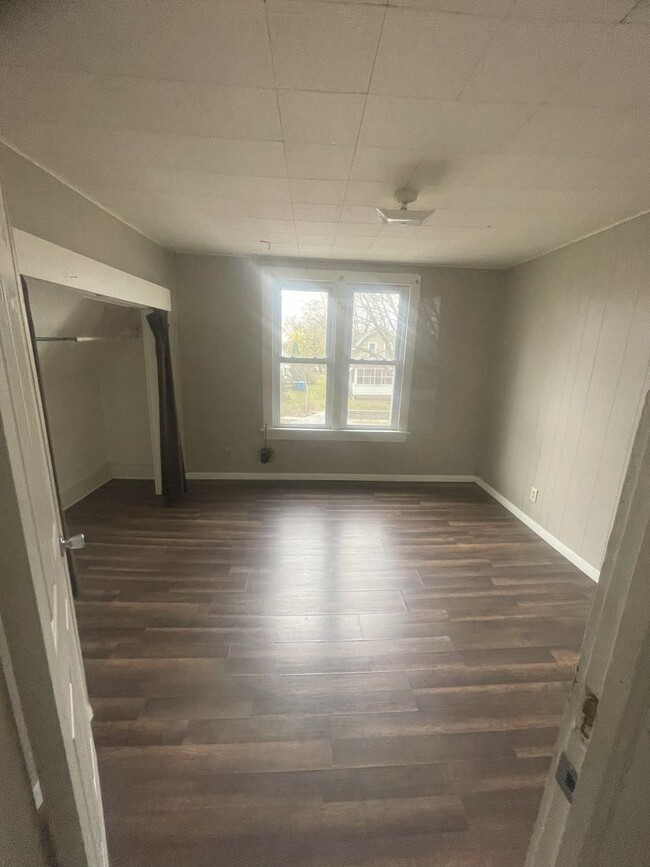 Building Photo - 2 Bedroom 1 Bathroom House Section 8 Accep...