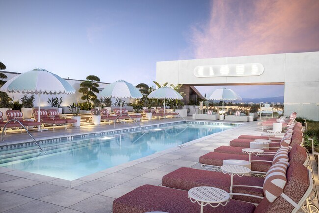 Building Photo - Cloud House