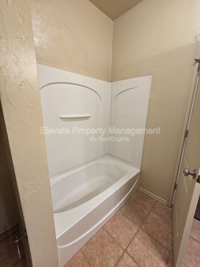 Foto del edificio - 913 West Prairie Wind Way