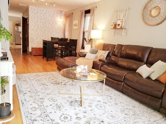 Foto del edificio - 1530 W Diversey Pkwy