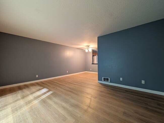 Foto del edificio - 2-Bedroom, 1.5-Bath Sunset Meadow Townhous...