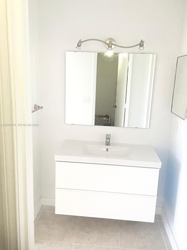 Building Photo - 9431 Live Oak Pl