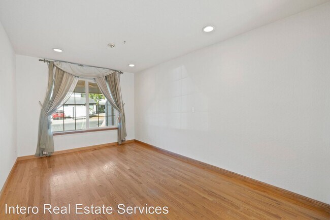 Building Photo - 4 br, 2 bath House - 1381 Elwood Drive