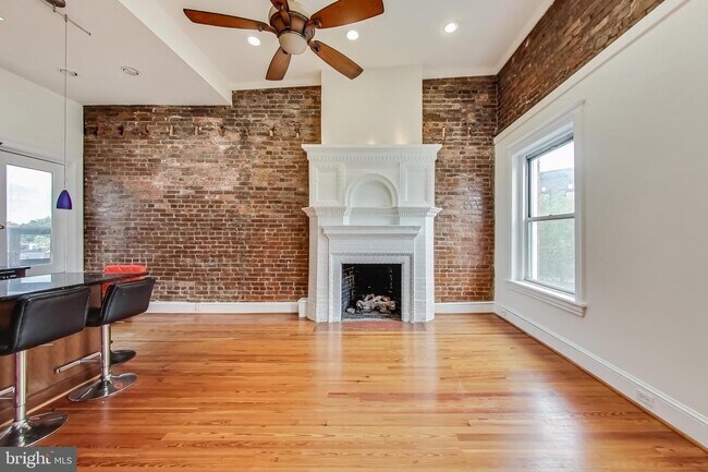 Building Photo - 3155 Mt Pleasant St NW