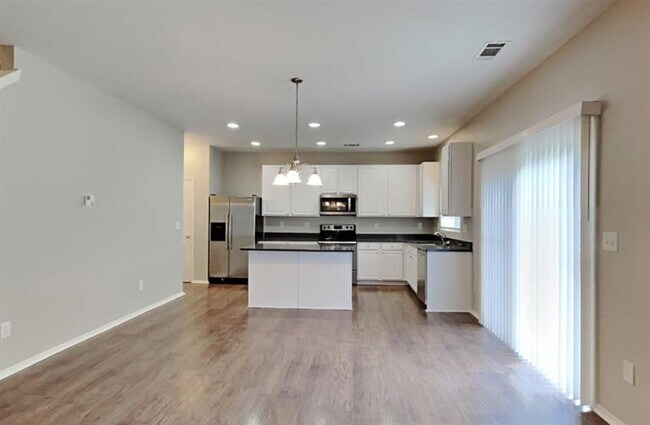 Foto del edificio - Home For Rent