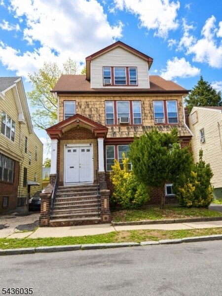 Building Photo - 19 Bayview Ave
