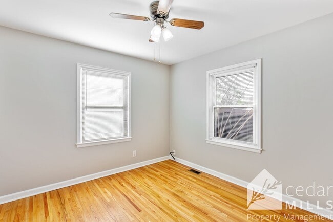 Building Photo - Gorgeous 2 Bedroom with Basement near Town...