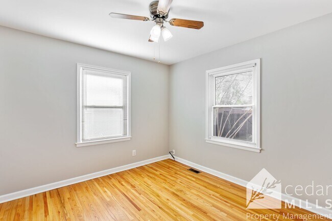 Foto del edificio - Gorgeous 2 Bedroom with Basement near Town...