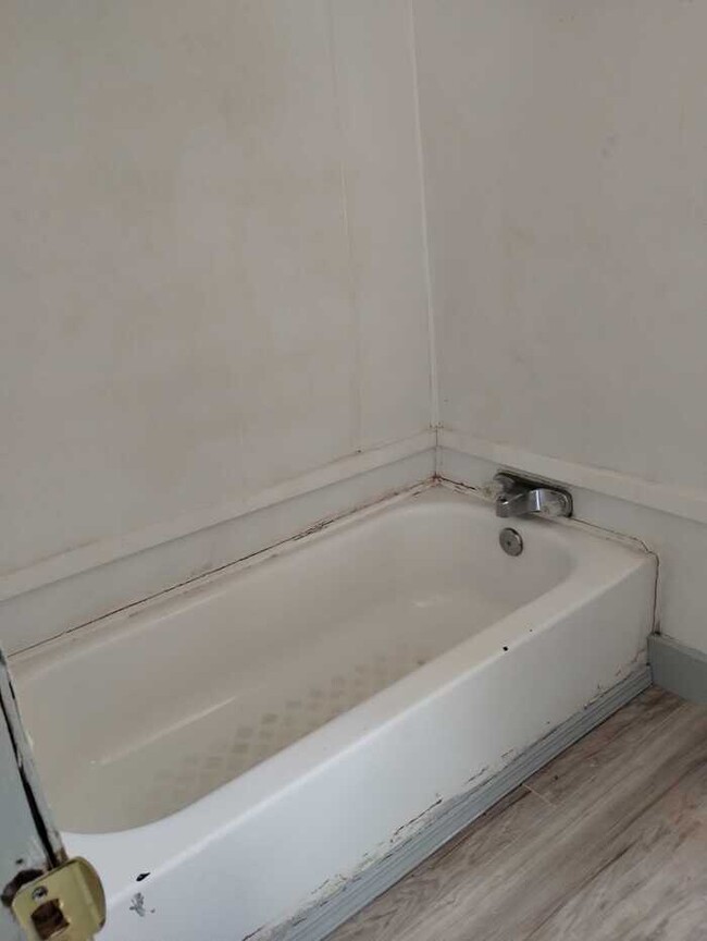 Building Photo - 2 Bed 1 bath mobile home