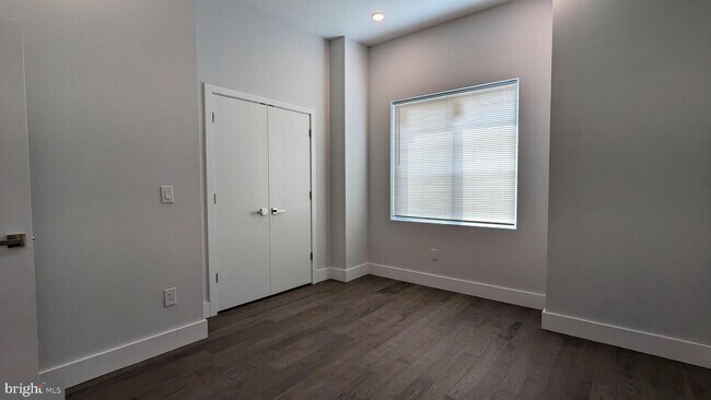 Foto del edificio - 2443 N Marshall St