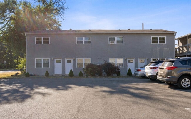 Building Photo - 482 E Norwich Ave