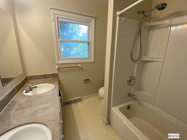 Building Photo - Great House in Campus West, Close to Everything!