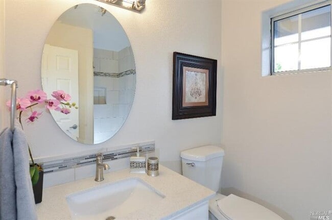 Building Photo - Beautiful 2 Bedrooms Plus Office, 3 Bathro...