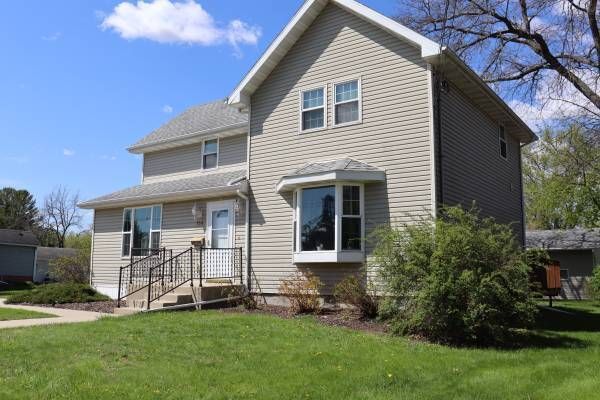 Building Photo - 154 River Rd