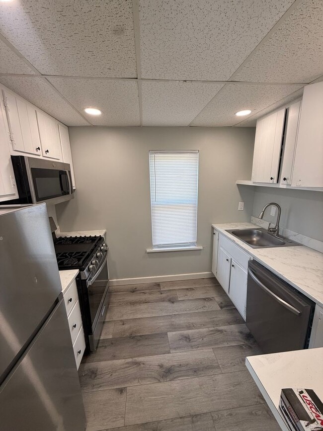 Building Photo - 519 Roup St