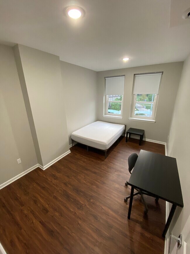 Photo - 5th Ave Apartment