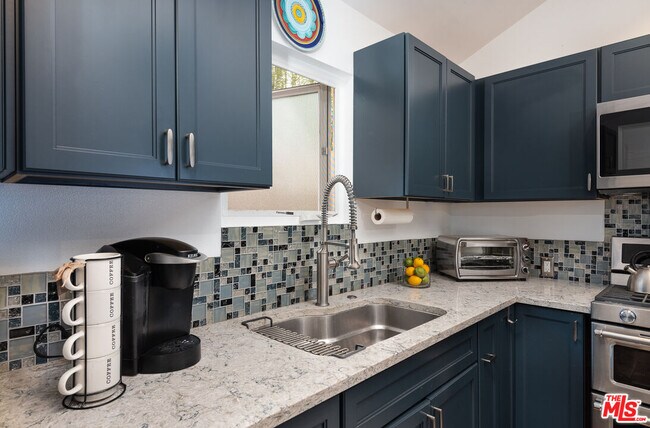 Foto del edificio - 8308 Flight Ave