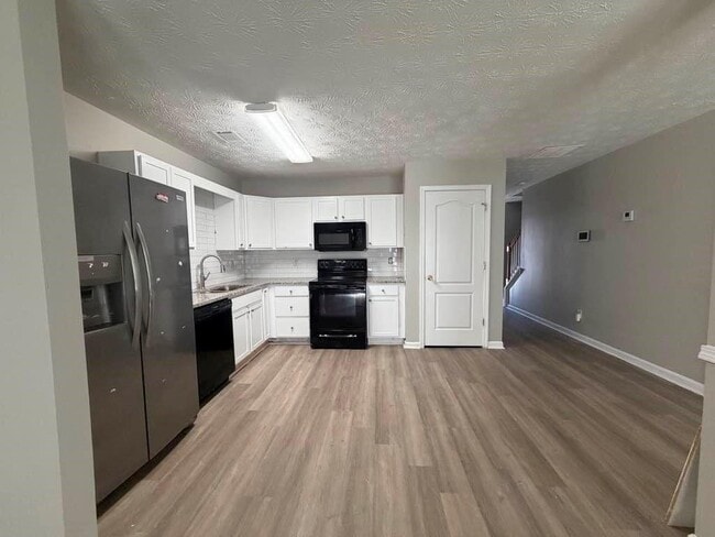 Kitchen - 753 Georgetown Ct