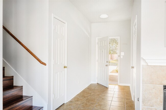 Foto del edificio - 15410 Fir Woods Ln