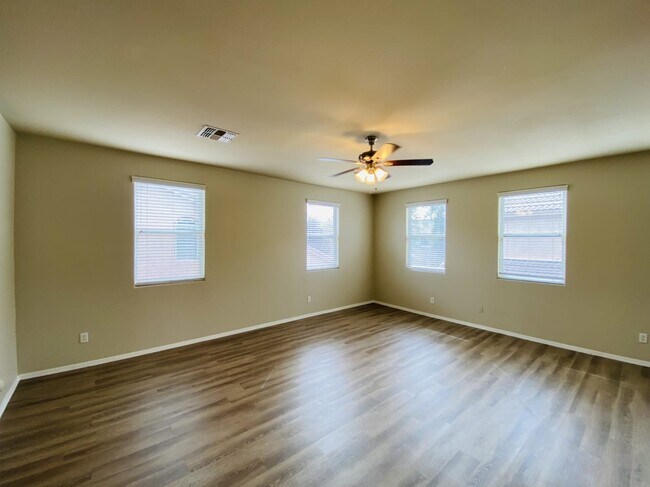 Foto del edificio - 4259 E Oakland St