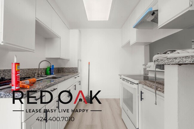 Building Photo - Completely Re-Done One Bedroom with a Priv...