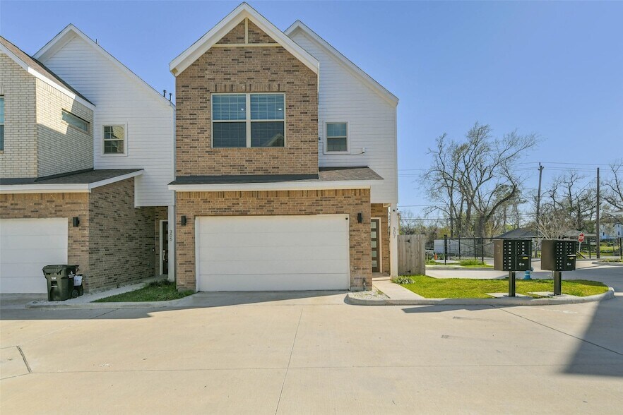 Photo - 307 Chobani Ln