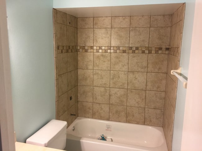 Master bath - 3213 Murrell Rd
