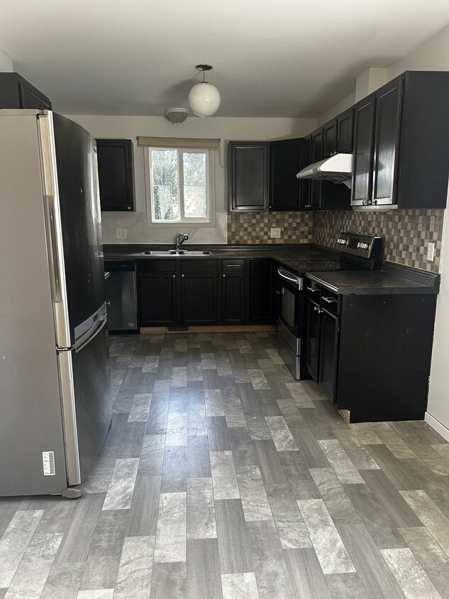 Primary Photo - 1386 Lewis Dr