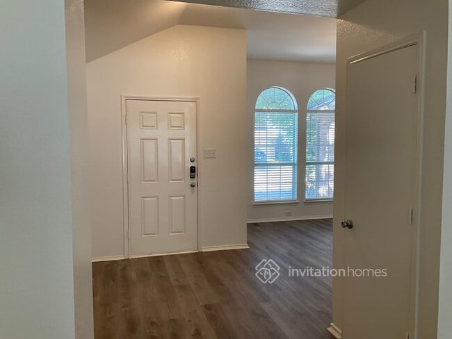 Building Photo - 1725 Kittyhawk Dr