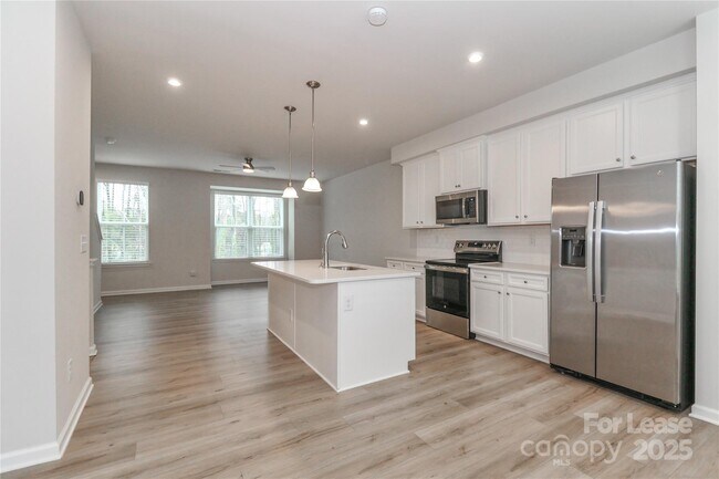 Foto del edificio - 5038 Springarn Ct